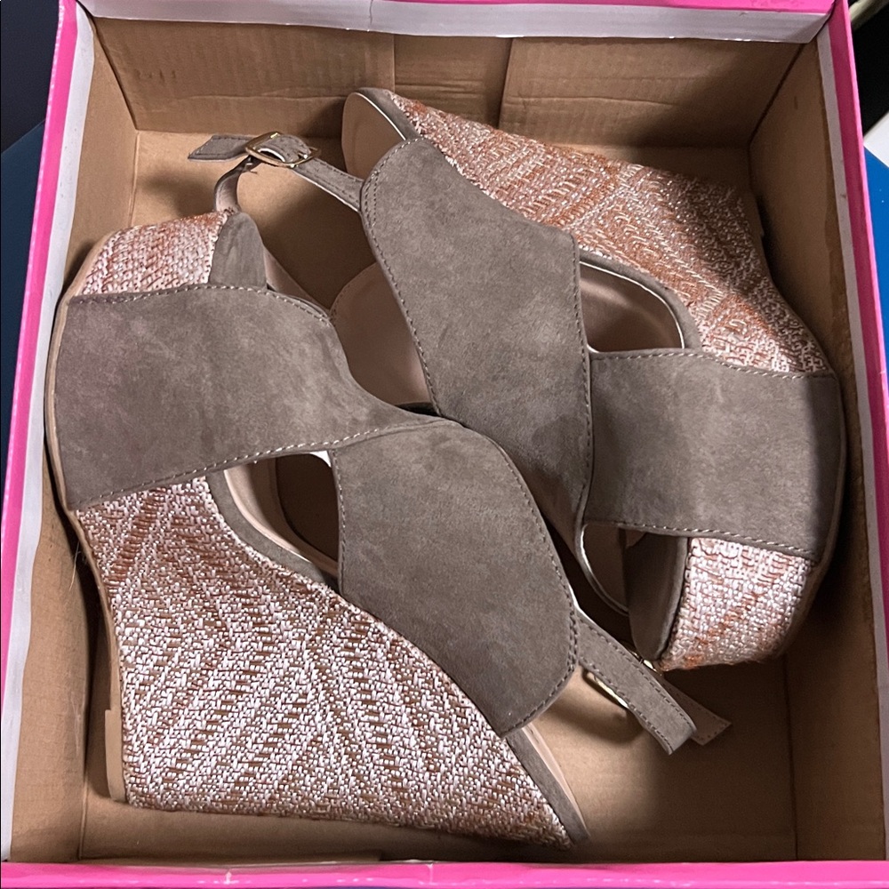 Qupid Stylish Taupe Wedge Sandals, size 6